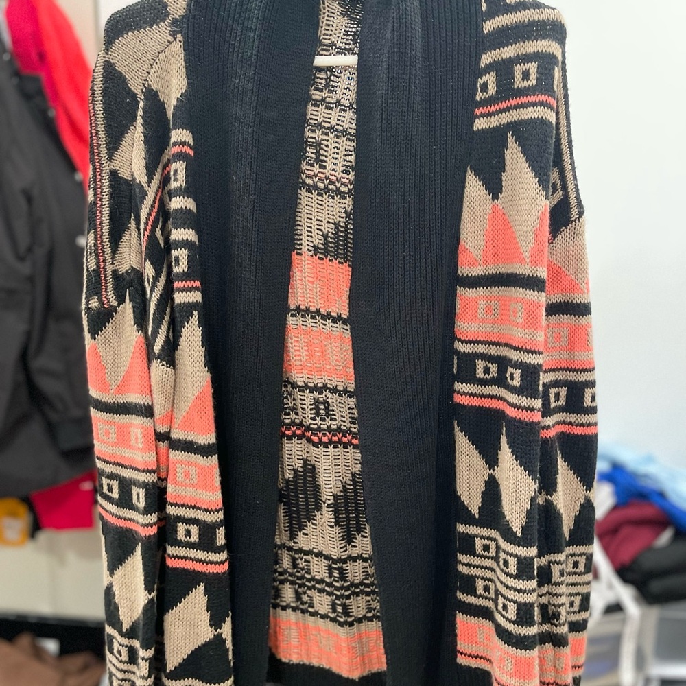Xhilaration Black and Beige Geometric Cardigan